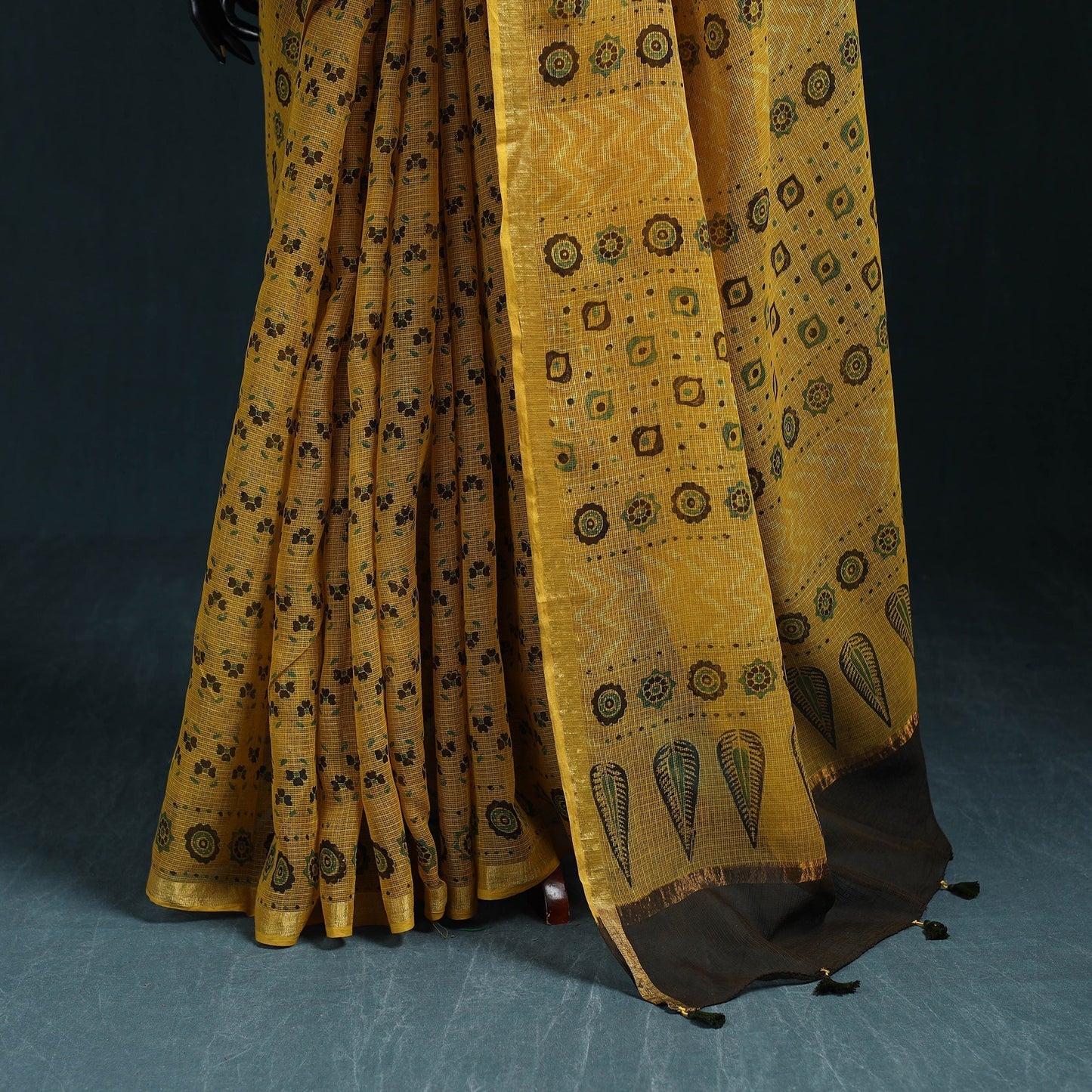 Elegant Yellow Azrak Print Mul Cotton Saree With Unstitched Blouse Piece