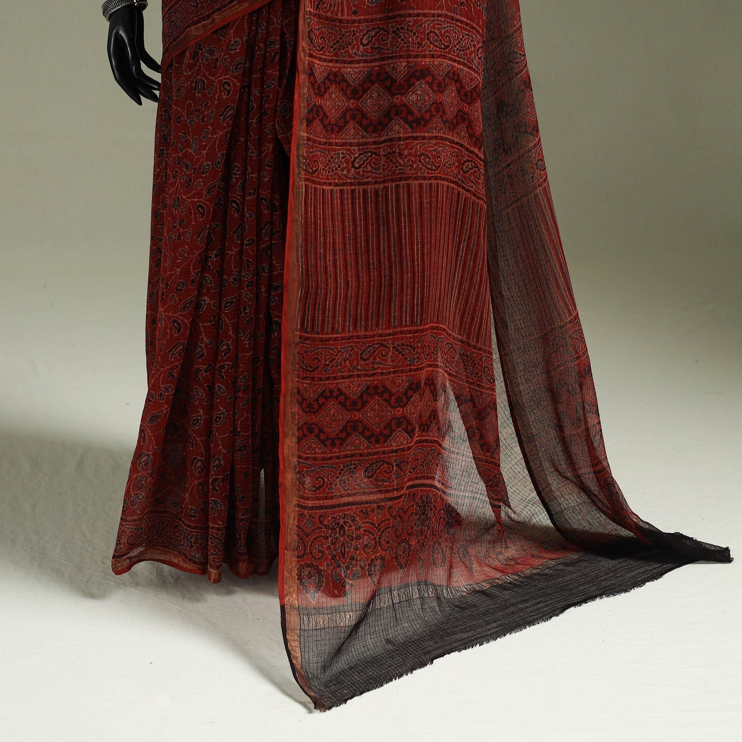 Red Azrak Print Mul Cotton Saree With Unstitched Blouse Piece