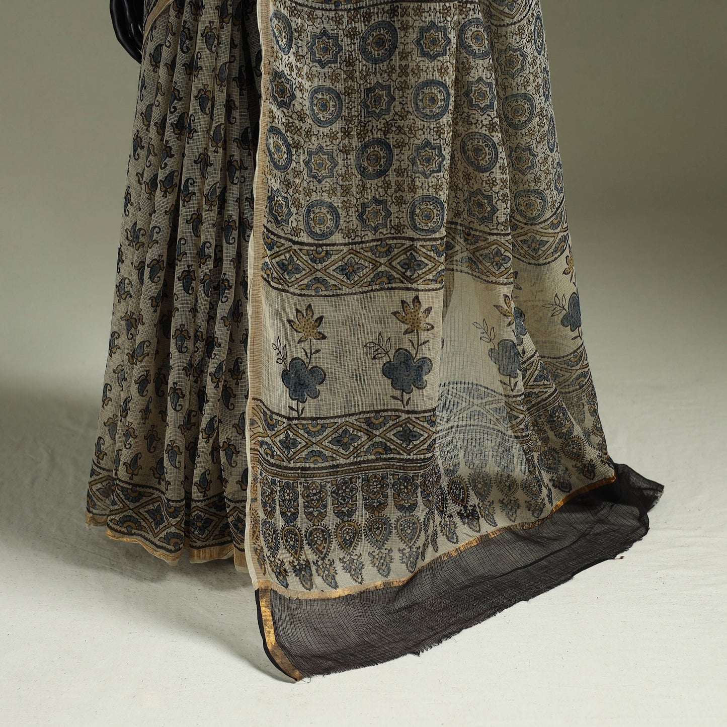 White & Black Azrak Print Mul Cotton Saree With Unstitched Blouse Piece