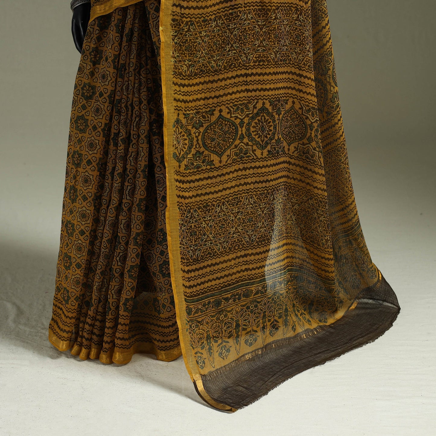 Multicolor Azrak Print Mul Cotton Saree With Unstitched Blouse Piece