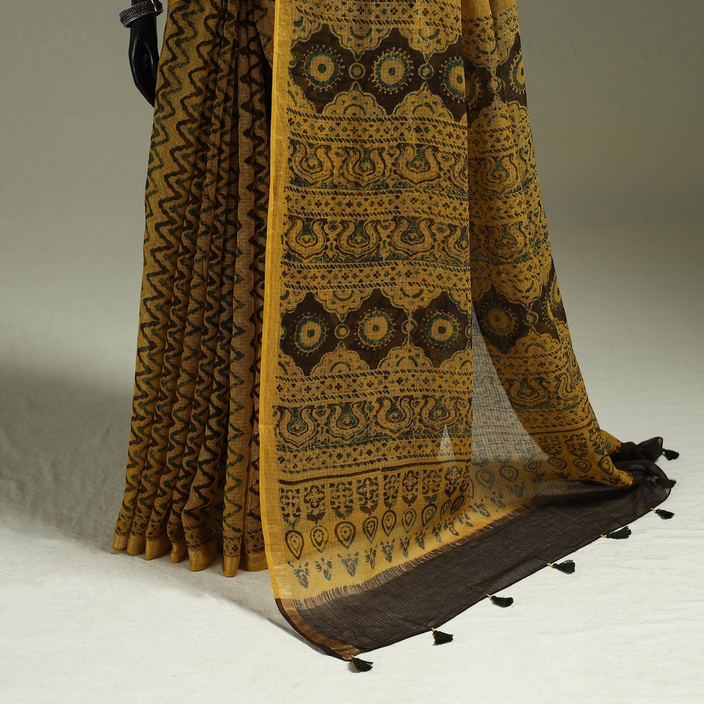 Multicolor Azrak Print Mul Cotton Saree With Unstitched Blouse Piece